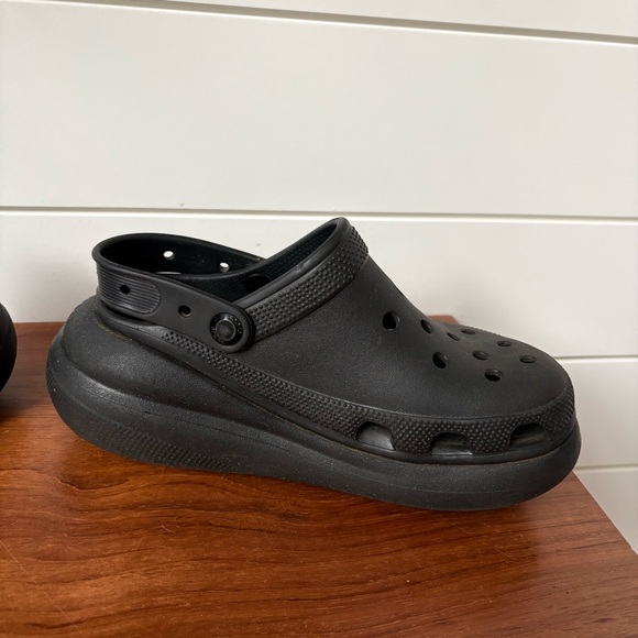 Crocs Classic Crush Clog Unisex Black Platform Slip On Sandal Shoes Size M6 W8 - Picture 5 of 9